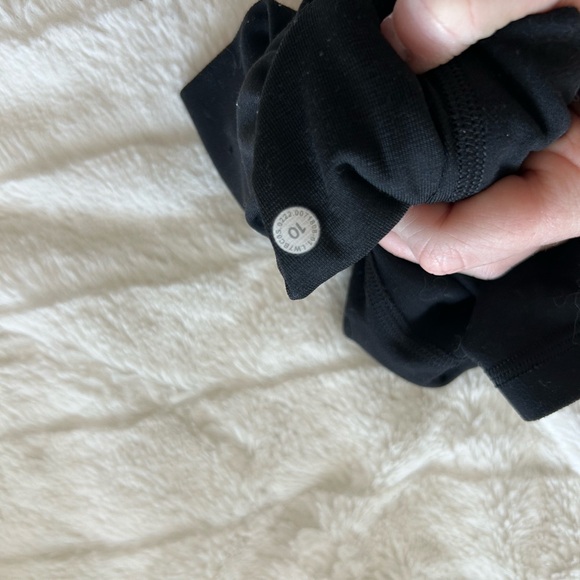 Lululemon Black Women's Shorts 10 - Picture 3 of 3